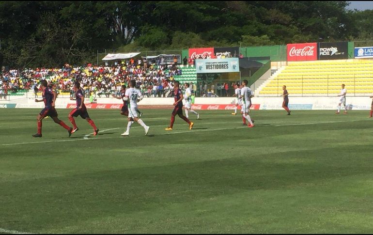 Después de los dos goles de Loros el juego se trabó y las jugadas ríspidas estuvieron a la orden del día. TWITTER / @LigaPremier_FMF