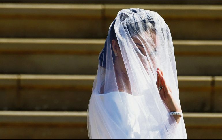 VESTIDO. Merkle lució un vestido blanco diseñado por la británica Claire Waight Keller para Givenchy. EFE /