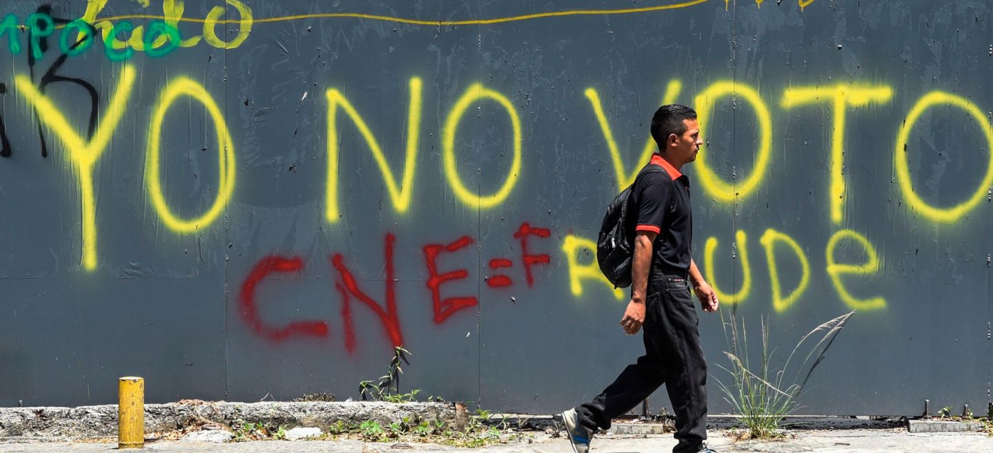 En algunos puntos hay filas de menos de veinte personas, una situación diferente de anteriores elecciones cuando miles madrugaban para ir a votar. AFP / J. Barreto