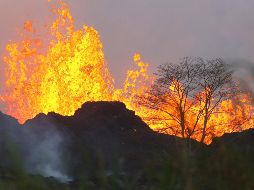 Es posible que en cualquier momento haya sucesos explosivos adicionales que podrían producir cantidades menores de lluvia de ceniza. AFP /