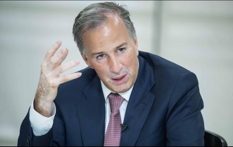 Usuarios se han cuestionado sobre las machas que tiene Meade en la cara y manos. SUN / ARCHIVO