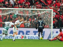 Apenas a los 9 minutos de acción, Julio Furch se hace presente en el marcador para poner en ventaja al Santos. AFP