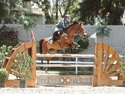 La amazona Montserrat Moragrega realiza su recorrido a lomos de “Chiripa LS”, durante la prueba libre a 1.35 metros. EL INFORMADOR/A. Camacho