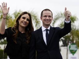 Anaya y su esposa Carolina Martínez Franco antes del segundo debate presidencial. NTX / ARCHIVO