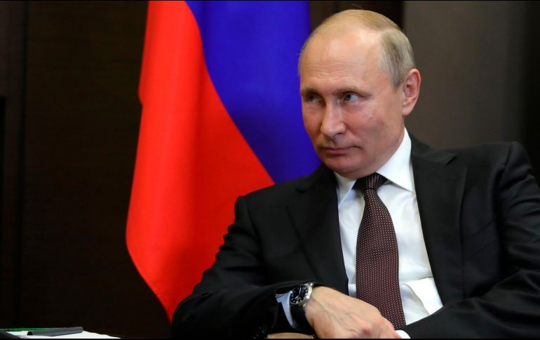 Con esta ley, el presidente ruso podrá prohibir o suspender la cooperación con un estado hostil. AP / ARCHIVO