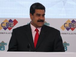 Entregan credenciales al líder chavista, que obtuvo 6.2 millones de apoyos (67.81%) frente al 21% de votos que consiguió su rival más cercano. EFE / M. Gutiérrez