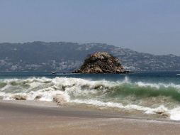 La dependencia pidió a los paseantes no meterse al mar, caminar sobre la playa o practicar deportes acuáticos. NTX / ESPECIAL