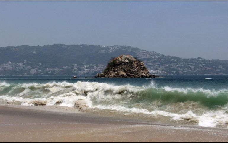 La dependencia pidió a los paseantes no meterse al mar, caminar sobre la playa o practicar deportes acuáticos. NTX / ESPECIAL
