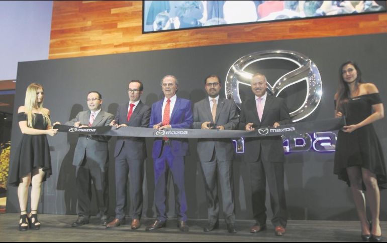 En servicio. La plana mayor del consorcio y la marca realizaron el simbólico corte de listón. EL INFORMADOR / E. Barrera