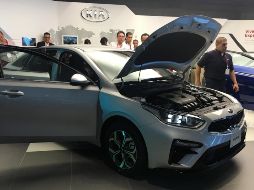 El nuevo modelo incorpora un motor de 2 litros con una transmisión manual de seis velocidades. También tendrá una transmisión tipo IVT único de KIA. NOTIMEX/D. Domínguez