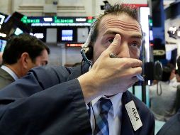 En la misma línea opera el NYSE Composite, que baja 67.56 puntos (-0.53 por ciento) al situarse en 12 mil 699.09 unidades. AP / R. Drew