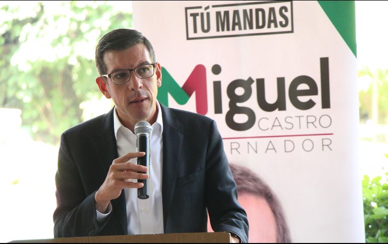 Miguel Castro participó en un foro con profesionistas, quienes le plantearon sus necesidades. Cortesía / PRI Jalisco