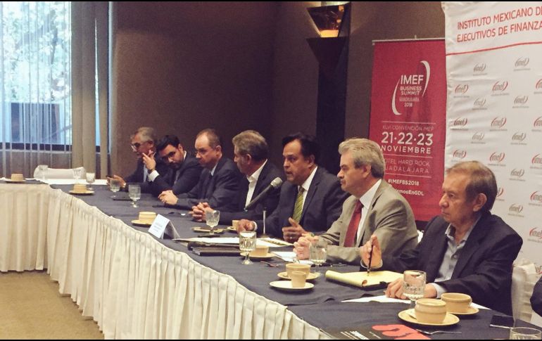 Salvador Cosío y Miguel Castro Reynoso se reunieron con representantes del IMEF. TWITTER / @imef_gdl