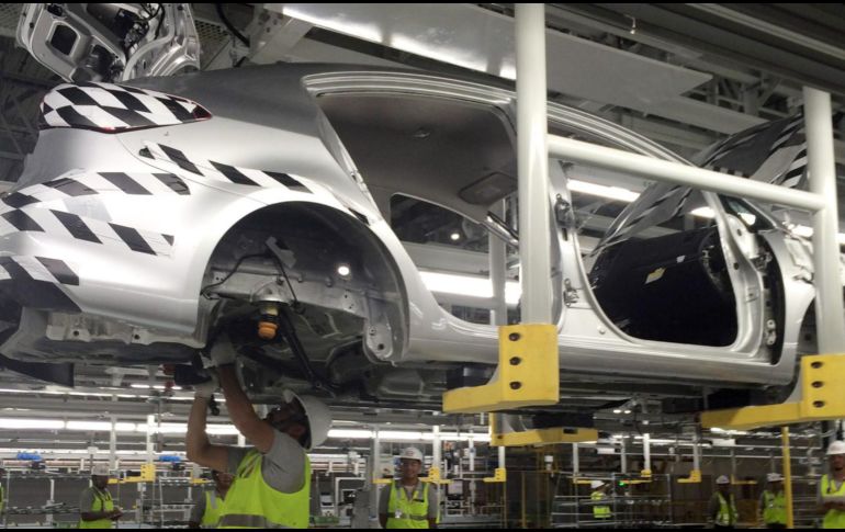 Según Bloomberg, el Gobierno de Trump estudia imponer aranceles del 25 % a los automóviles importados. NTX / ARCHIVO