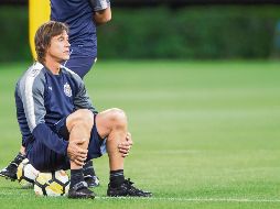 Matías Almeyda está inquieto porque no llegan los refuerzos a Chivas y, por el contrario, lleva dos bajas sensibles como Rodolfo Cota y Oswaldo Alanís. MEXSPORT