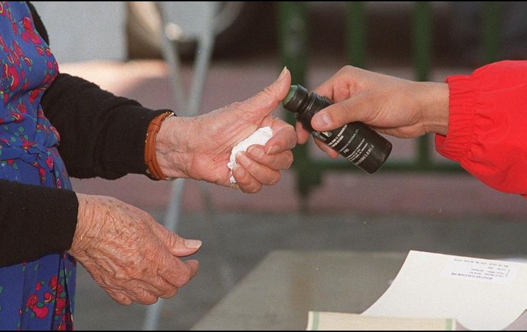 Habrá descuentos en restaurantes y tiendas para quienes muestren su dedo con la tinta indeleble del 1 de julio. EL INFORMADOR/Archivo