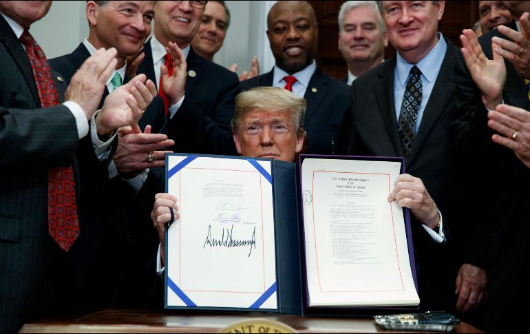 La medida es parte de la política de Trump y de los republicanos de favorecer a los empresarios y de eliminar regulaciones que, según ellos, entorpecen la creación de empleos y el crecimiento económico.