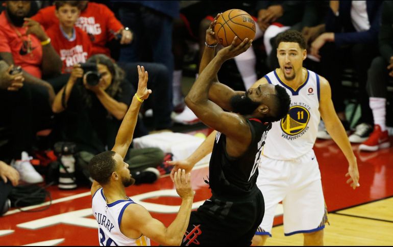 Con esta victoria, los texanos están a un triunfo de disputar las Finales y de destronar a los vigentes campeones. AFP / B. Levey