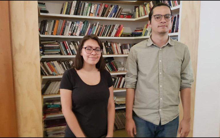 Claudia Custodio, de Casa Territorio, y Carlos Armenta, de Impronta Casa Editora. EL INFORMADOR/J. Pérez