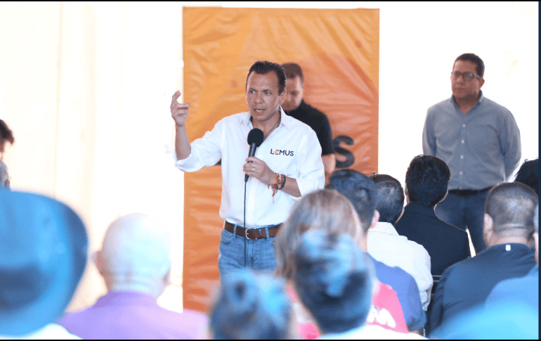 Pablo Lemus se comprometió a construir un espacio público digno en el predio ubicado en el cruce de las calles Cereza y Pino. TWITTER / @PabloLemusN