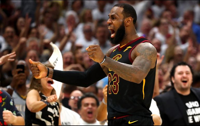 LeBron James aportó 46 puntos como oxígeno puro para los Cavaliers. AFP / G. Shamus