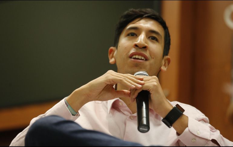 Kumamoto escuchó las quejas de los pobladores, quienes le expresaron su descontento al verse afectados por la construcción de la Línea 3 del Tren Ligero. EL INFORMADOR/G. Gallo