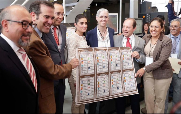 Detallan que las áreas donde se resguardan los Sobres Postales Voto son custodiadas las 24 horas del día por personal del Ejército Mexicano. SUN/ARCHIVO