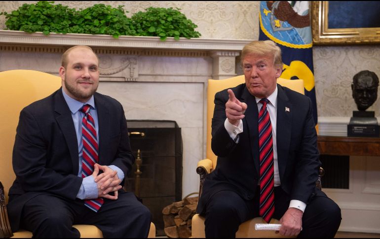 Trump recibió a Joshua Holt y a su familia en la Casa Blanca. AFP / N. Kamm