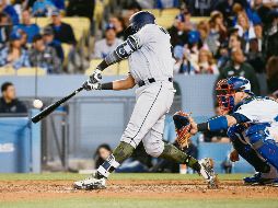 Se vuela la barda. Christian Villanueva conecta jonrón solitario en la octava entrada del juego del sábado pasado. AP