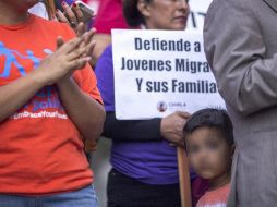 El HHS documentó la cifra a partir de una encuesta entre más de siete mil 600 hogares donde habían sido dejados los menores de edad en custodia de adultos que residen en Estados Unidos. AFP / ARCHIVO