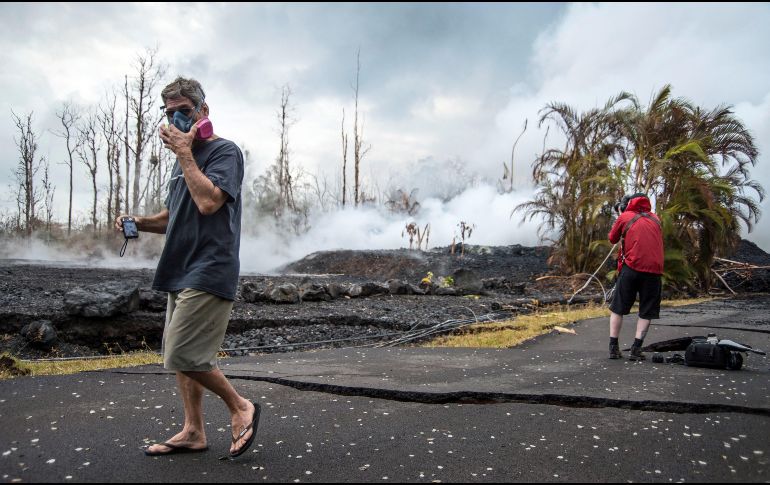 Las emisiones de gas provocadas por el volcán han desatado la alarma entre la población local. EFE / ARCHIVO