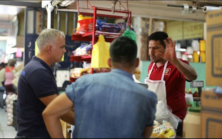 El aspirante blanquiazul agregó que su gobierno revivirá los mercados municipales combatiendo la inseguridad y el abandono. TWITTER/ @MiguelZarateH
