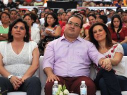 El gobernador de Veracruz, Miguel Ángel Yunes señaló que Karime Macías (der) vivía en uno de los barrios más exclusivos de Londres. NTX / ARCHIVO