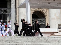 Atletas procedentes de ambos países asiáticos se exhibieron juntos en la Plaza de San Pedro bajo las notas del Ave María de Schubert. AP/G. Borgia