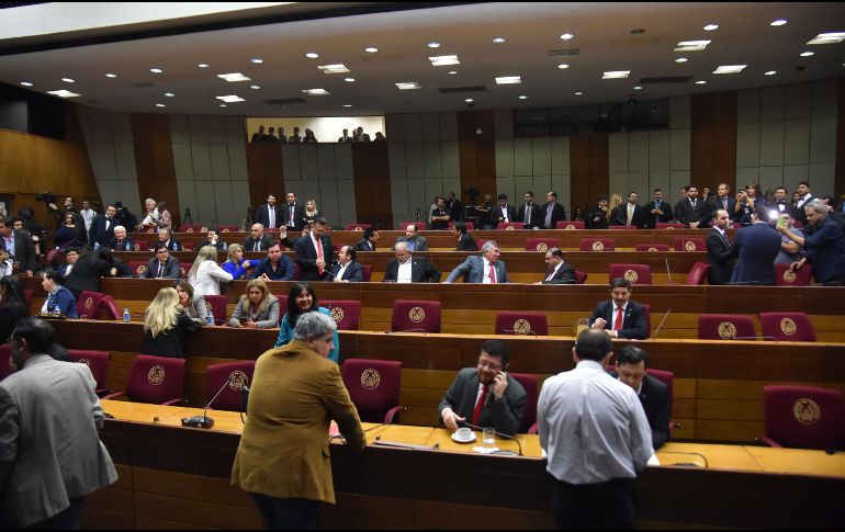 Para dar inicio a la sesión se necesita la presencia de 41 de los 80 diputados y 23 de los 45 senadores entre los opositores y oficialistas.  AFP / N. Duarte