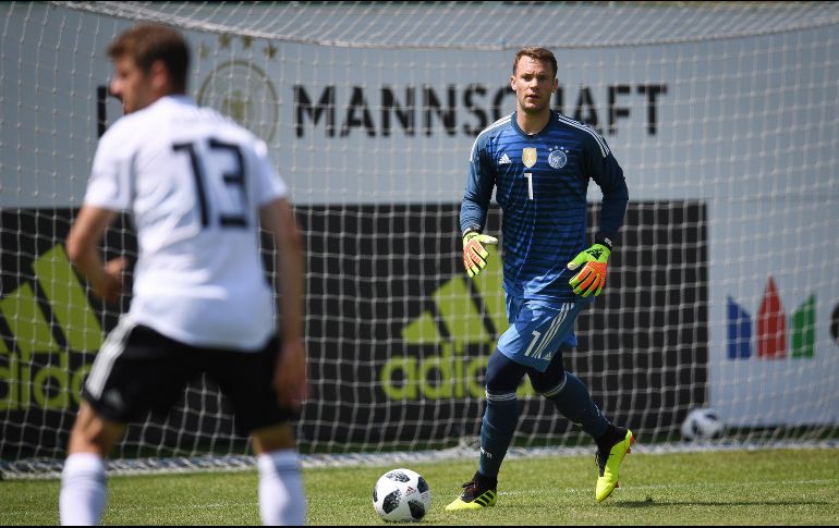 El técnico Löw ha adelantado que si Neuer va a Rusia, será titular. EFE/M. Gilliar