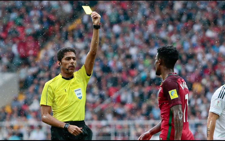 Mirdasi es uno de los árbitros más conocidos de su país; fue acreditado por la FIFA en 2011 y dirigió partidos en los Juegos de Río 2016 y en la Copa Confederaciones 2017. AP / ARCHIVO