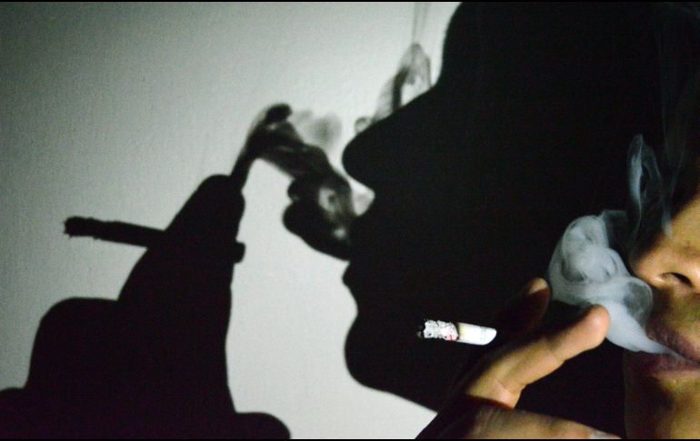 Seis de cada 10 personas prueban los primeros cigarros antes de obtener la mayoría de edad y entre los principales motivos está la curiosidad. NTX / ARCHIVO