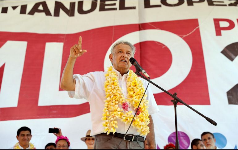 En Ixtepec, Oaxaca, AMLO informó que los proyectos económicos estarán acompañados de la reconstrucción de la zona, dañada por los sismos de 2017.  SUN/V. Rosas