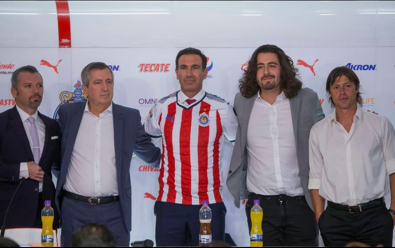 La llegada de Francisco Gabriel de Anda (C) como director deportivo fue uno de los motivos de la ruptura entre directiva y entrenador (D). MEXSPORT/ARCHIVO