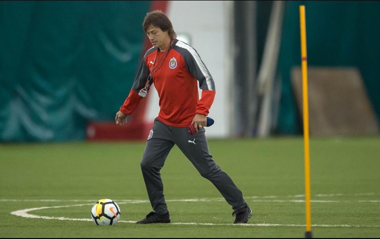 Almeyda llegó a Chivas envuelto en polémica en septiembre de 2015, y de la misma manera se va. MEXSPORT/ARCHIVO