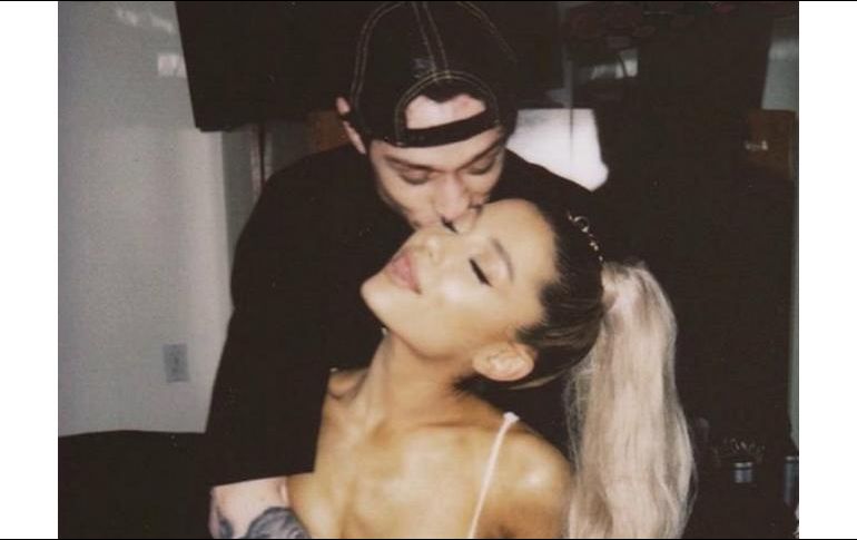Ariana Grande confirmó su nuevo noviazgo en sus redes sociales. INSTAGRAM / arianagrande