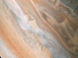 La imagen fue tomada el pasado 23 de mayo, cuando Juno realizó su treceavo acercamiento al planeta más grande del sistema solar. TWITTER / @NASAJuno