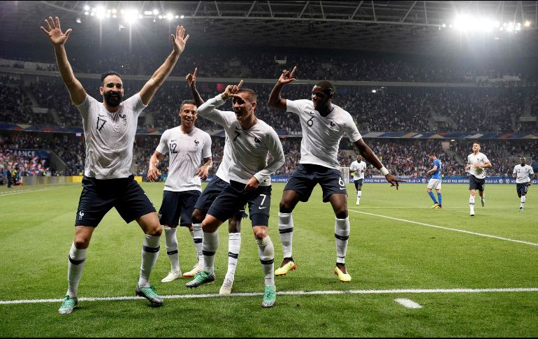 Griezmann celebra tras anotar de penalti para Francia. EFE/F. Fife