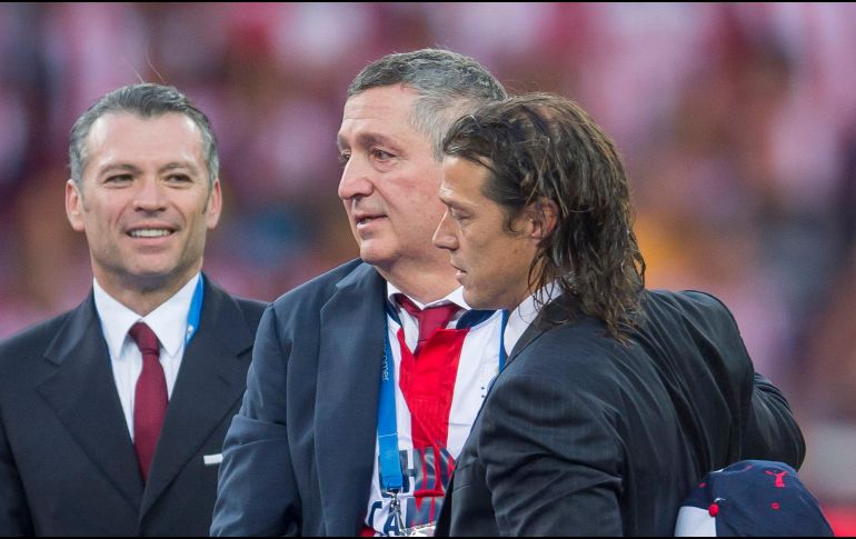 Almeyda (D) afirmó ayer que publicará un comunicado dando su versión sobre la situación en Chivas. MEXSPORT/ARCHIVO