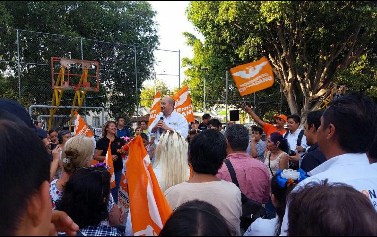 Del Toro se reunió con vecinos de la colonia Beatriz Hernández. TWITTER / @DelToroIsmael
