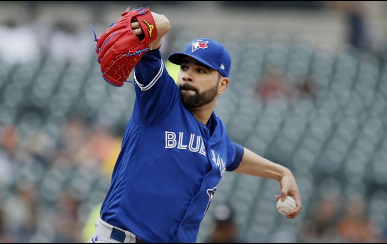 Jaime García recibió siete imparables, admitió cuatro carreras y sólo pudo sacar cinco outs en su actuación de ayer. AFP/D. Burleson