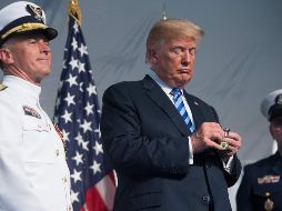 Trump recibe una vista previa del informe antes de su lanzamiento oficial, pero una ley de 1985 emitida pide que no se comente la información hasta una hora después de que se haga pública. AFP / S. Loeb