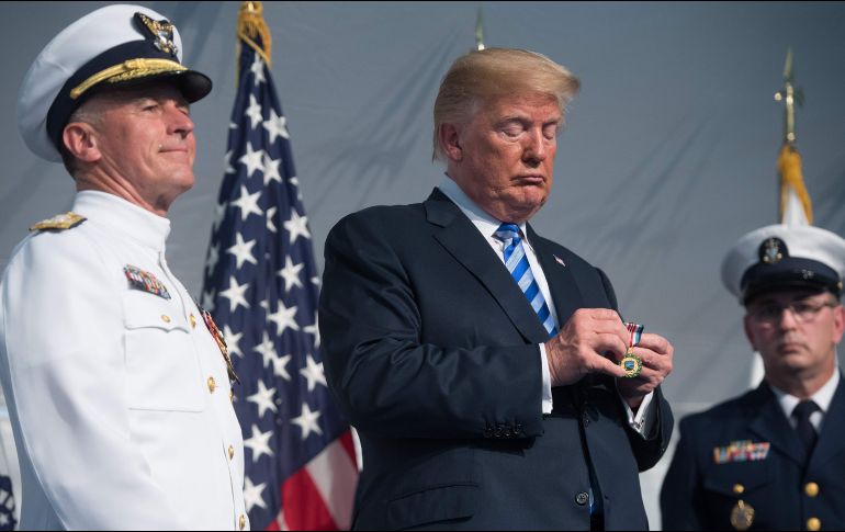 Trump recibe una vista previa del informe antes de su lanzamiento oficial, pero una ley de 1985 emitida pide que no se comente la información hasta una hora después de que se haga pública. AFP / S. Loeb