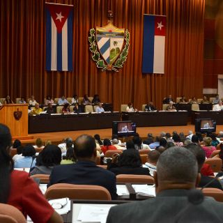 Cuba inicia proceso para reformar su Constitución